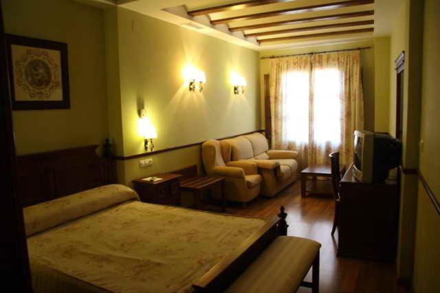 Hotel El Mano Huéscar Quarto foto